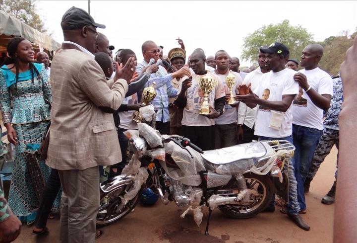 Mob Cross de l’Unité et de la Paix - Bruno Nabagné KONE communie avec la jeunesse de Boundiali